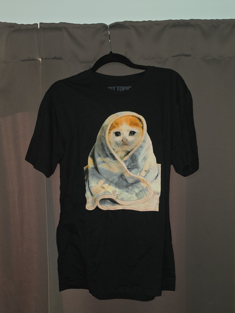 Hot Topic Crying Cat in Blanket Meme Graphic T-Shirt Graphic Tee Black & Blue